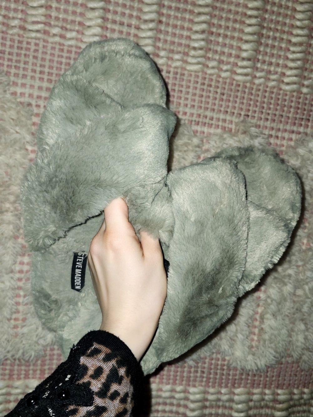 ✨️Steve Madden Faux Fur Slide Slippers in Sage💚